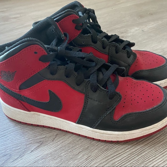 JORDAN 1’S ❤️🖤 - Picture 1 of 6